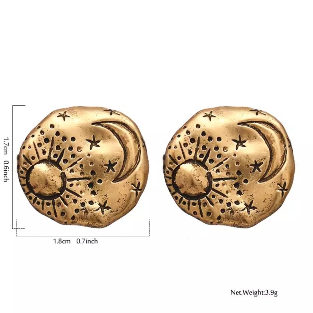 Vintage Gold Stud Earrings - Picture 2 of 5